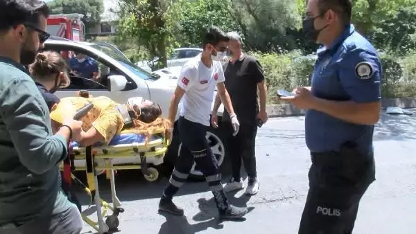 SARIYER'DE OTOMOBİLLER KAFA KAFAYA ÇARPIŞTI: 4 YARALI
