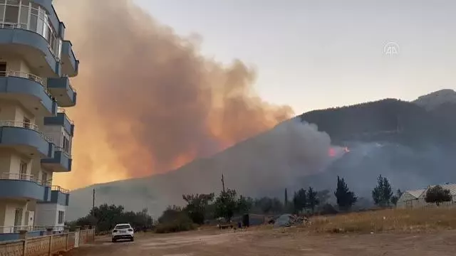 Son dakika haberi | Silifke ilçesinde çıkan orman yangınlarına müdahale ediliyor (8)