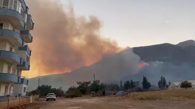 Son dakika haberi | Silifke ilçesinde çıkan orman yangınlarına müdahale ediliyor (8)