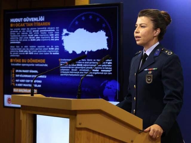 Son Dakika! Sosyal medyada göçmenlerle ilgili dolaşan görüntülerle ilgili güvenlik kaynaklarından açıklama: Birçoğu bizim sınırlarımıza ait değil Son Dakika! Sosyal medyada göçmenlerle ilgili dolaşan görüntülerle ilgili güvenlik kaynaklarından açıklama: Birçoğu bizim sınırlarımıza ait değil