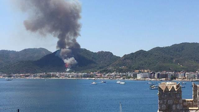 Son Dakika: Türkiye, Antalya'yı konuşurken bir yangın da Marmaris'te çıktı! Armutalan'da yükselen alevler yerleşim yerlerini tehdit ediyor