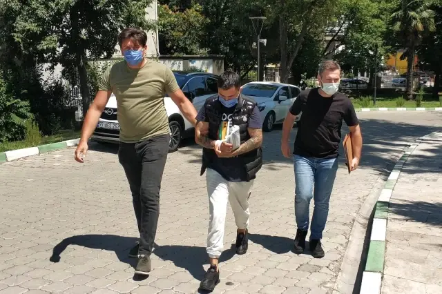 2 bin 800 adet uyuşturucu hapla yakalandı