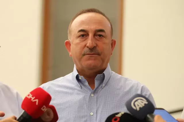 Son dakika: Tarım ve Orman Bakanı Bekir Pakdemirli: Antalya Manavgat yangını kontrol altında ancak gece saatlerinde Akseki'de devam eden bir yangın var.