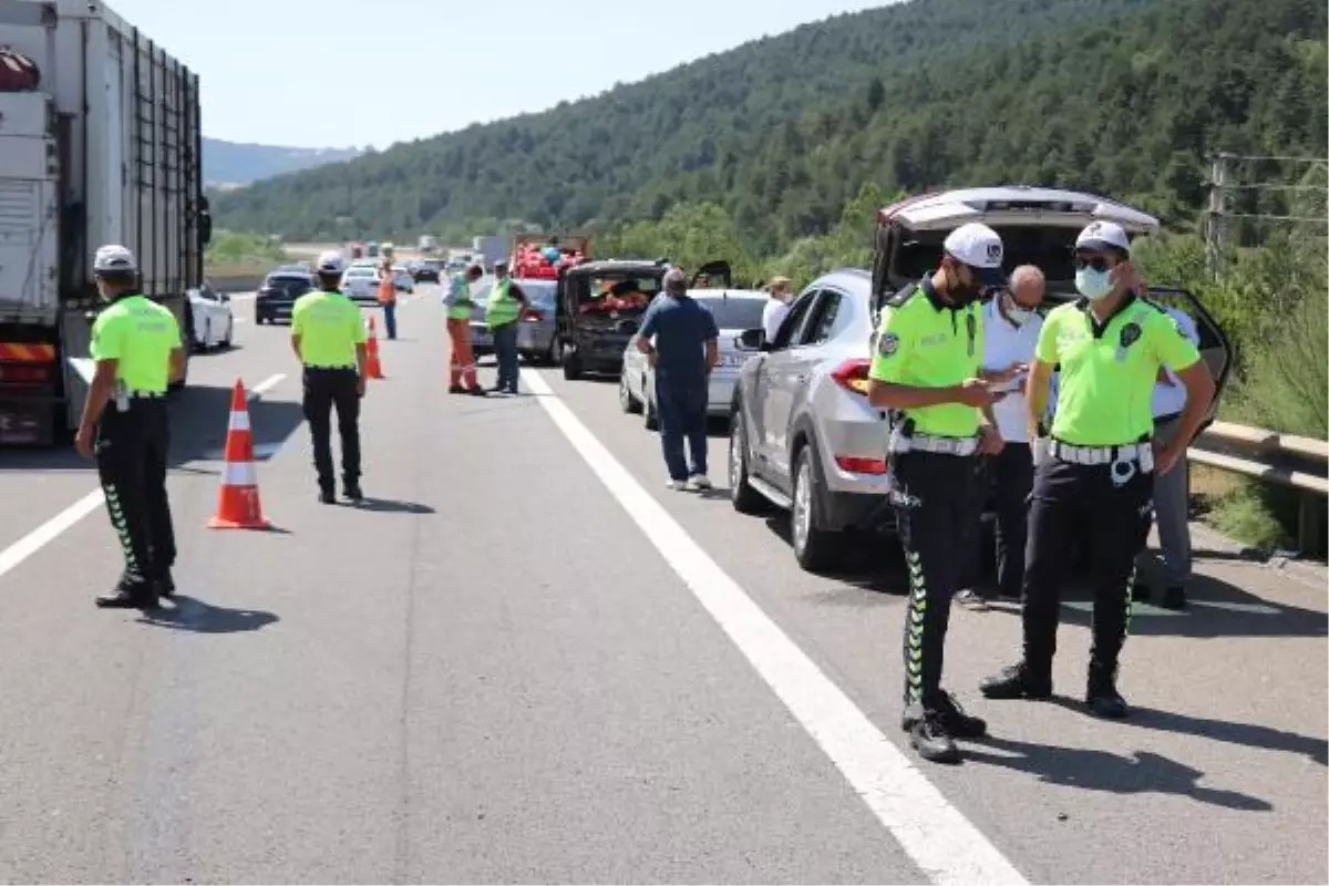 TEM'DE OTOMOBİL, 3 ARACA ÇARPTI 3 YARALI