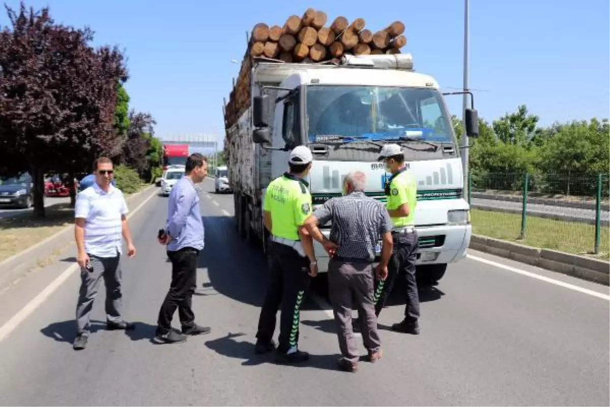 TOMRUK YÜKLÜ KAMYONUN ÇARPMASIYLA AĞIR YARALANDI