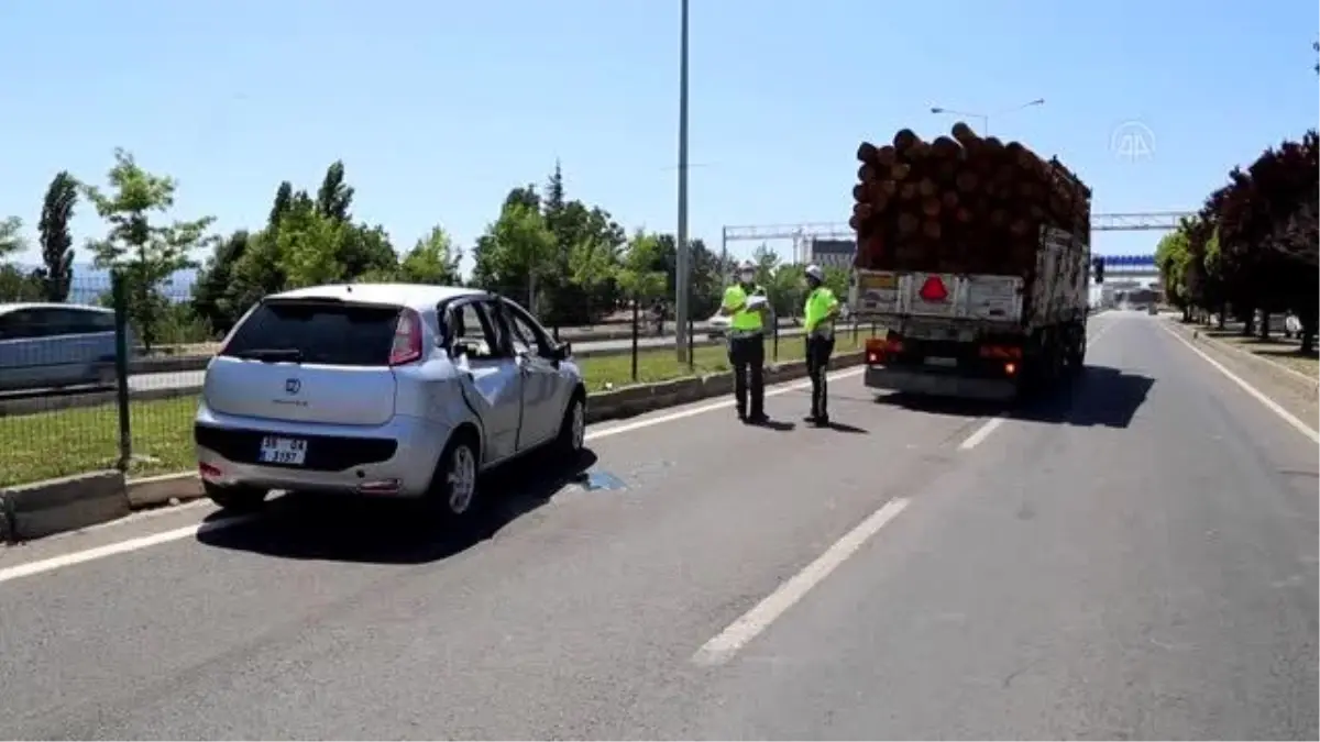 Tomruk yüklü kamyonun çarptığı kadın ağır yaralandı