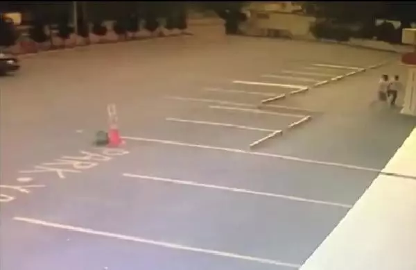 TUZLA'DA ATM'LERE KART KOPYALAMA DÜZENEĞİ YERLEŞTİREN ŞÜPHELİLER KAMERADA
