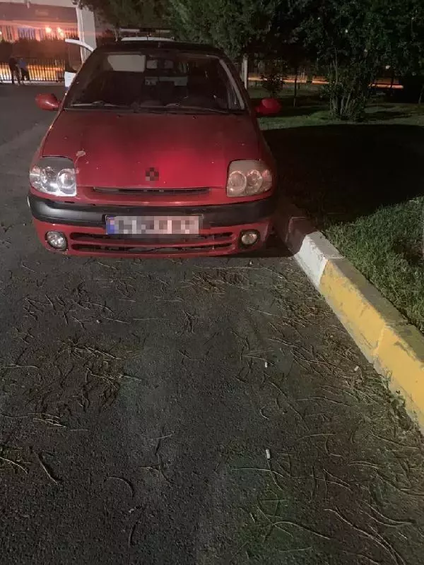 TUZLA'DA ATM'LERE KART KOPYALAMA DÜZENEĞİ YERLEŞTİREN ŞÜPHELİLER KAMERADA