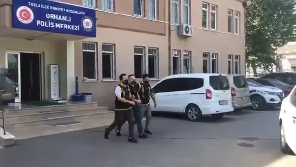TUZLA'DA ATM'LERE KART KOPYALAMA DÜZENEĞİ YERLEŞTİREN ŞÜPHELİLER KAMERADA