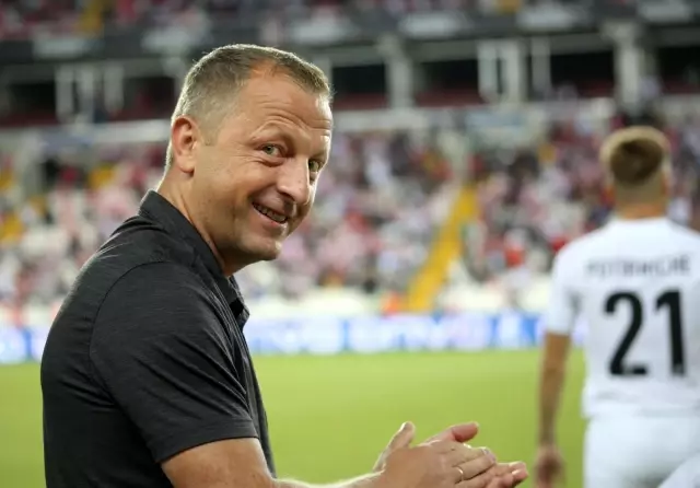 UEFA Avrupa Konferans Ligi: Sivasspor: 0 Petrocub: 0 (Maç devam ediyor)