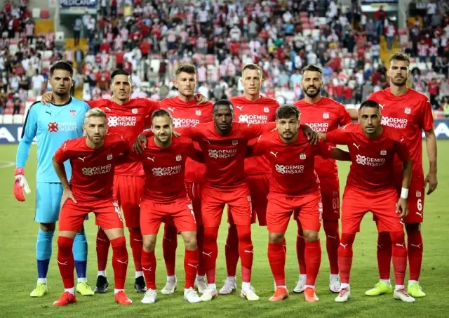 UEFA Avrupa Konferans Ligi: Sivasspor: 0 Petrocub: 0 (Maç devam ediyor)