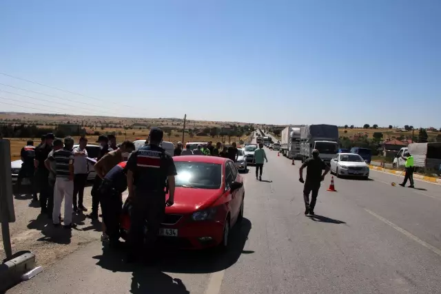 Uşak'ta zincirleme kazada 5 kişi yaralandı