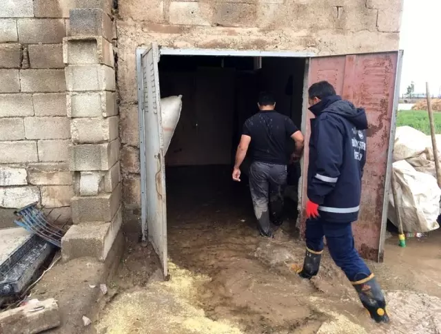 Son dakika haber | Van Büyükşehir Belediyesi selden etkilenen vatandaşların yardımına koştu