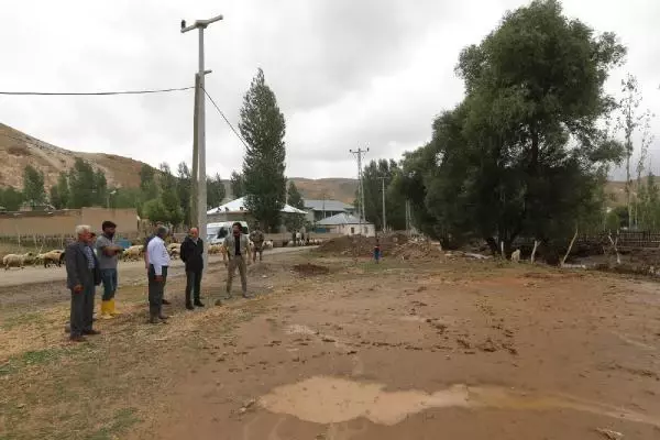 VAN'DA SEL SONRASI TEMİZLİK VE HASAR TESPİT ÇALIŞMASI