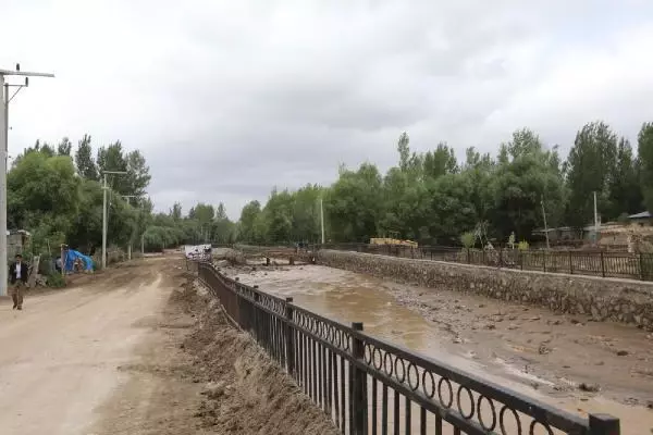 VAN'DA SEL SONRASI TEMİZLİK VE HASAR TESPİT ÇALIŞMASI