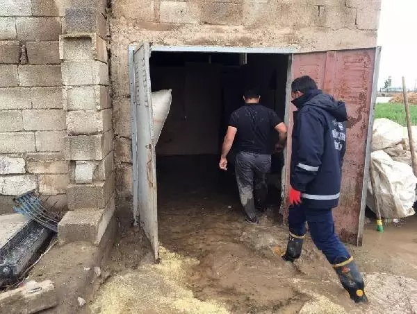 VAN'DA SEL SONRASI TEMİZLİK VE HASAR TESPİT ÇALIŞMASI