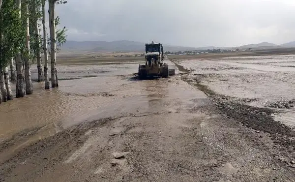 VAN'DA SEL SONRASI TEMİZLİK VE HASAR TESPİT ÇALIŞMASI