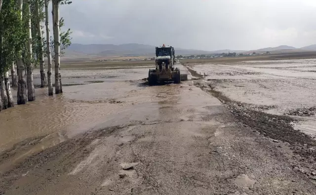 Son dakika haber | Van Büyükşehir Belediyesi selden etkilenen vatandaşların yardımına koştu