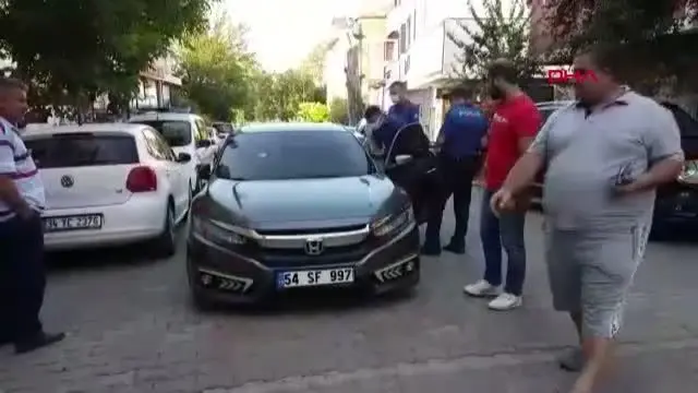 Yorgun mermi otomobilin camından girdi