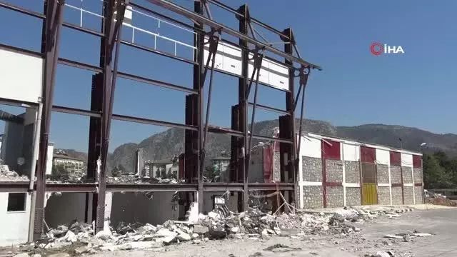 71 yıllık Antakya Atatürk Stadı yıkılıyor