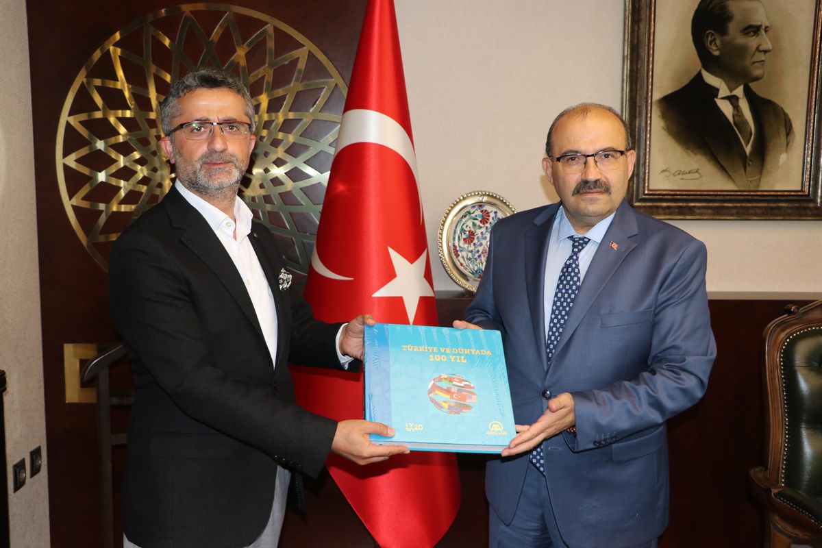 AA Yönetim Kurulu Üyesi Doç. Dr. Yusuf Özkır, Trabzon Valisi İsmail Ustaoğlu'nu ziyaret etti