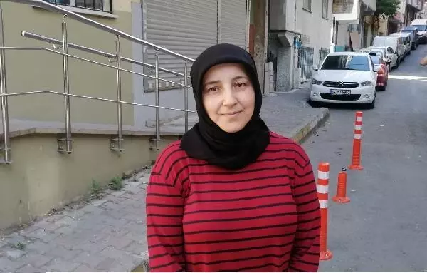 BAĞCILAR'DA 3 KİŞİ, SOKAK KEDİSİNİ GEZDİRDİKLERİ PİTBULL'A ÖLDÜRTTÜ