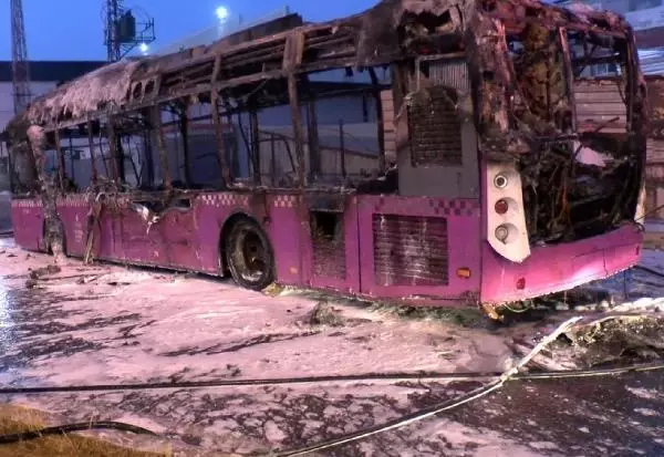 Başakşehir'de halk otobüsü alev alev yandı