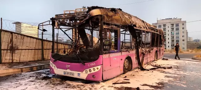 Başakşehir'de İETT otobüsü alev alev böyle yandı