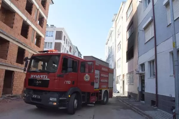 Evde çıkan yangını itfaiye ekipleri söndürdü
