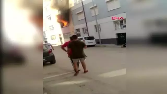 Evde çıkan yangını itfaiye ekipleri söndürdü