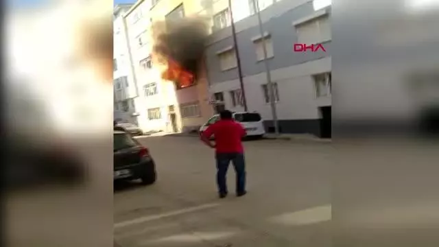 Evde çıkan yangını itfaiye ekipleri söndürdü