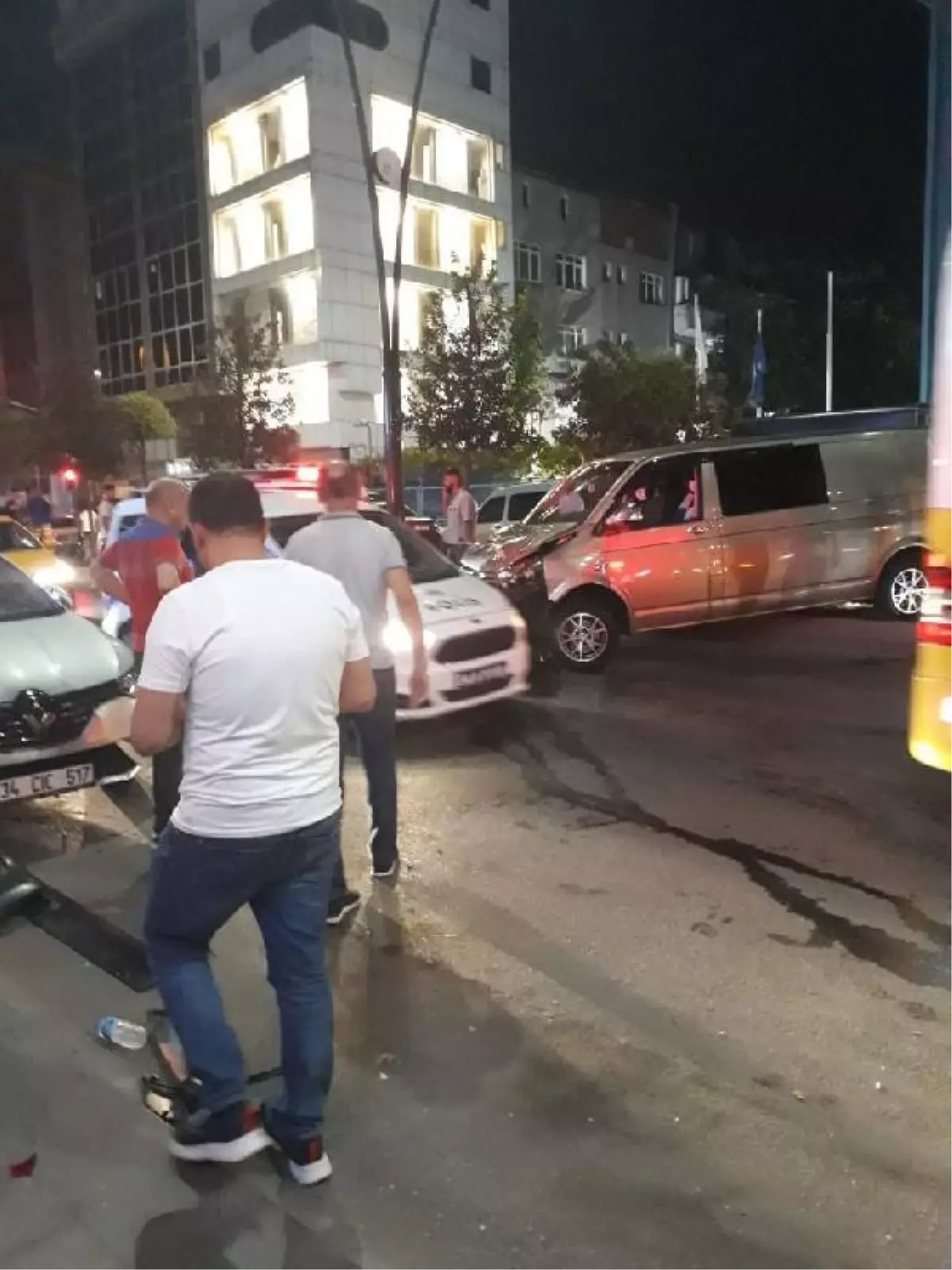 Son dakika haberleri: GAZİOSMANPAŞA'DA ASKER EĞLENCESİ KONVOYUNDA KAZA