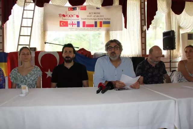 6 ülkeden gelen 42 müzisyen, 7 dilde şarkılar seslendirecek