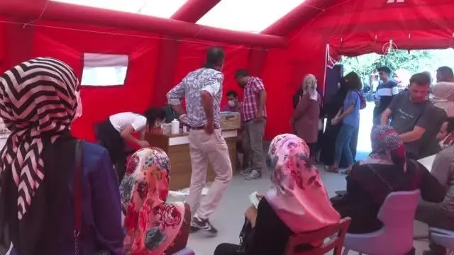 Kovid-19 vakalarının en yüksek aşılamanın ise en düşük olduğu illerden Iğdır'da sağlıkçıların aşı seferberliği