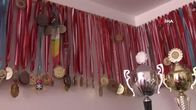 Madalya koleksiyoncusu aile