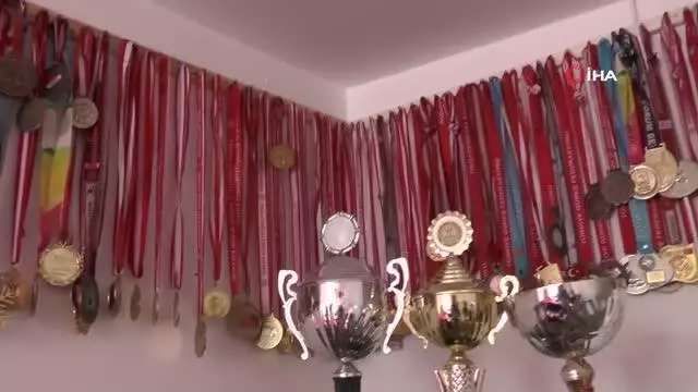 Madalya koleksiyoncusu aile