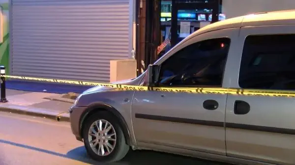 MALTEPE'DE DÜKKAN ÖNÜNDE BEKLEYENLERE SİLAHLI SALDIRI; 4 YARALI