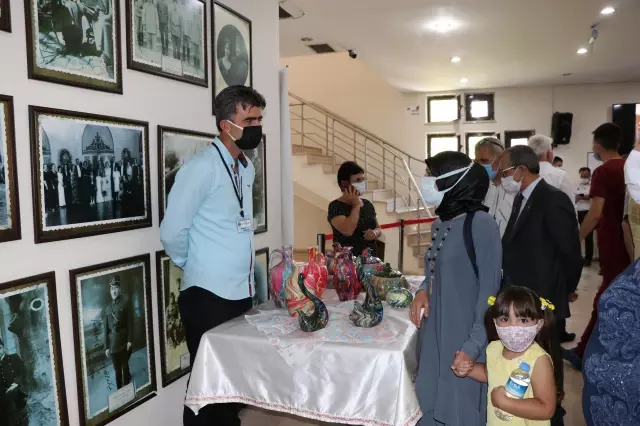 Niğde'de engellilerin çalışmalarının yer aldığı ebru sergisi açıldı