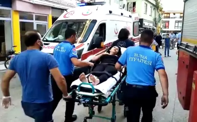 Evini yakan adam, hiçbir şey olmamış gibi bankta oturup izledi