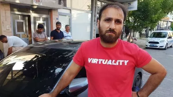Yorgun mermi otomobilin camından girdi