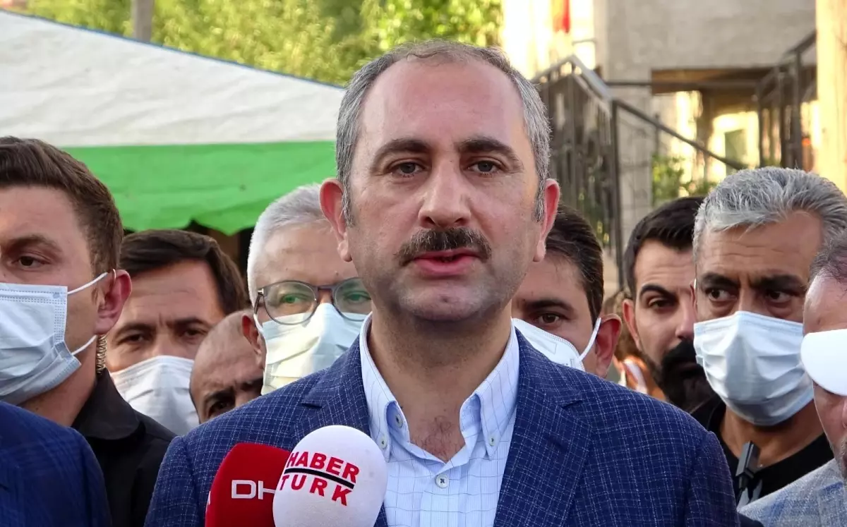 Son dakika haberleri: Adalet Bakanı Gül ve Kurtulmuş'tan katledilen ailenin yakınlarına taziye ziyareti