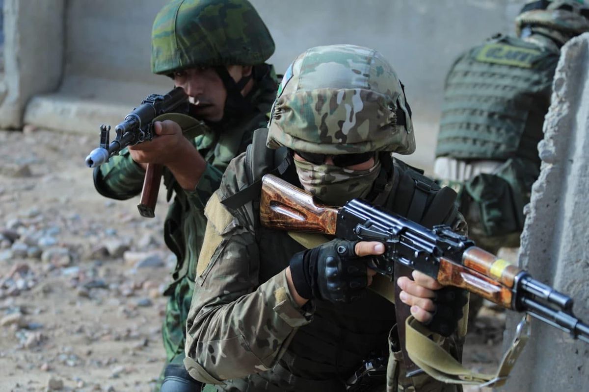 Afganistan'ın sınır komşuları Özbekistan ve Tacikistan'dan ortak askeri tatbikat