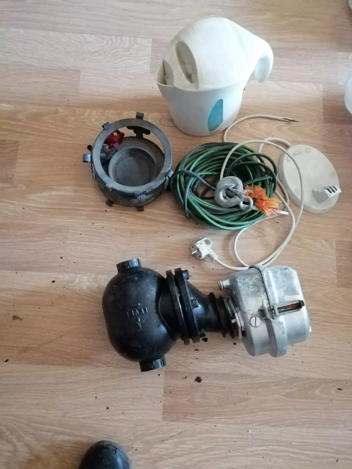 Ağrı'da hırsızlık malı sattıkları iddiasıyla 3 kişi gözaltına alındı