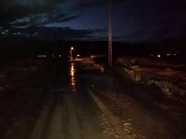 Ağrı'da sağanak yağış sele neden oldu