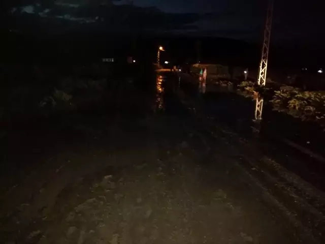 Ağrı'da sağanak yağış sele neden oldu
