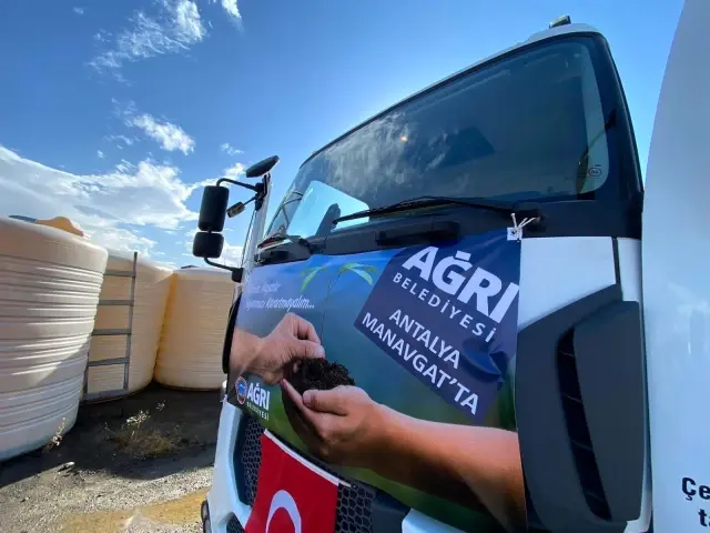 Ağrı'dan Antalya'daki yangınlara iş makinesi desteği