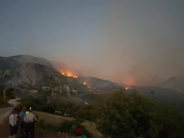 Son dakika haberi! Akseki'de orman yangını devam ediyor