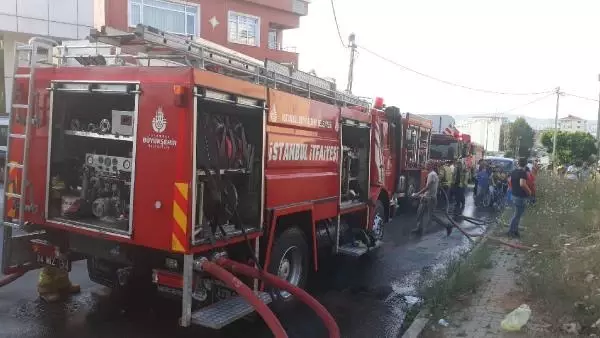 ATAŞEHİR'DE MOBİLYA FABRİKASINDA YANGIN