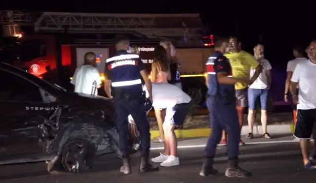 Son dakika 3. sayfa: Ayvalık'ta zincirleme trafik kazası: 6 yaralı
