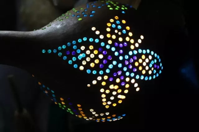 Bahçesinde ürettiği su kabaklarını sanat eserine dönüştürüyor